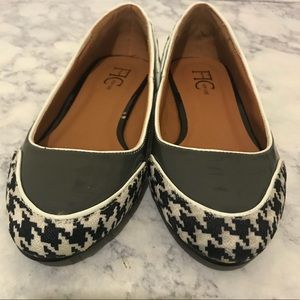 FFC New York MARCY Gray White Flat Shoes 6.5